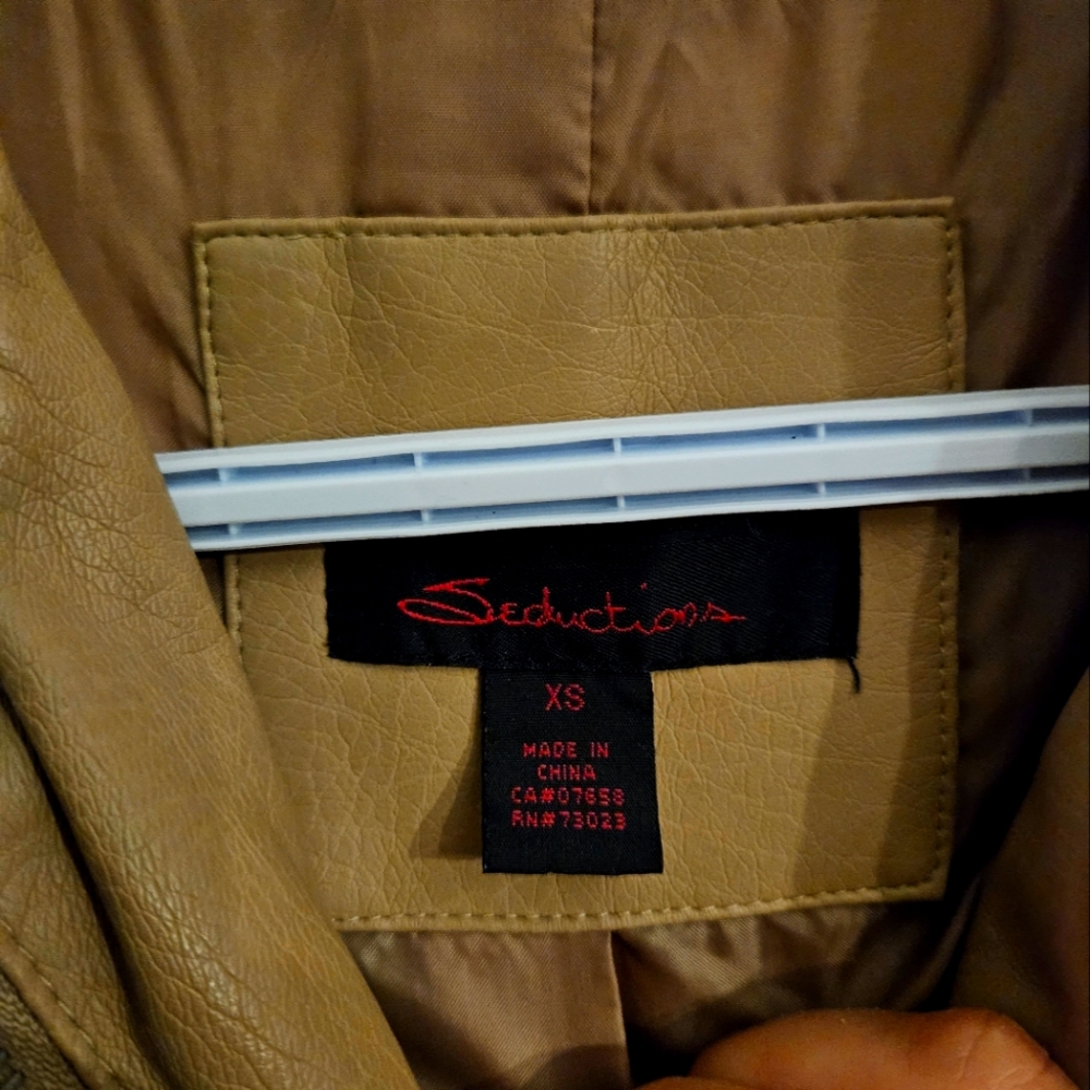 Coat - Picture 3 of 3